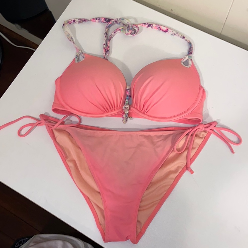 Victoria’s Secret bikini